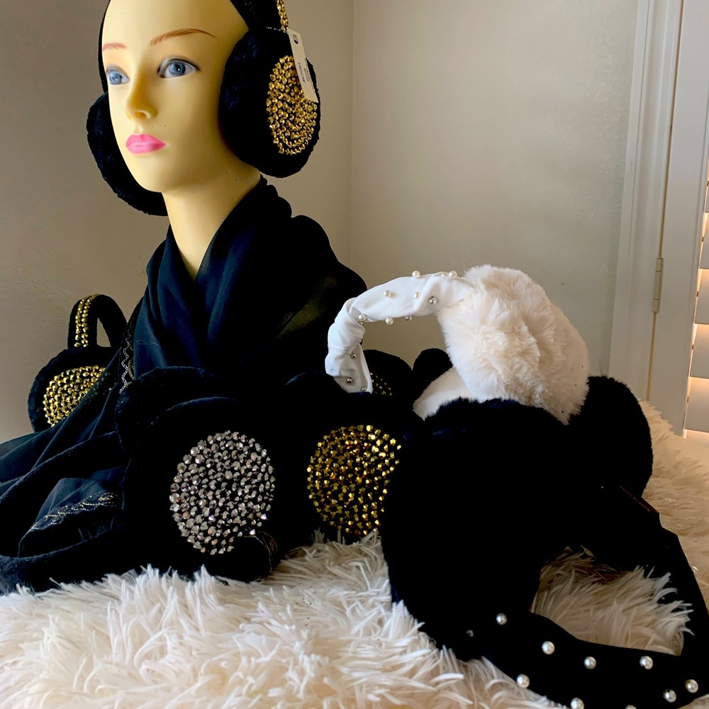 Trendy black ear muffin with fake pearls